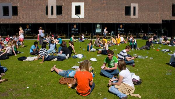 L'inquiétude des enseignants contractuels en France (La angustia de los docentes contractuales en Francia)
