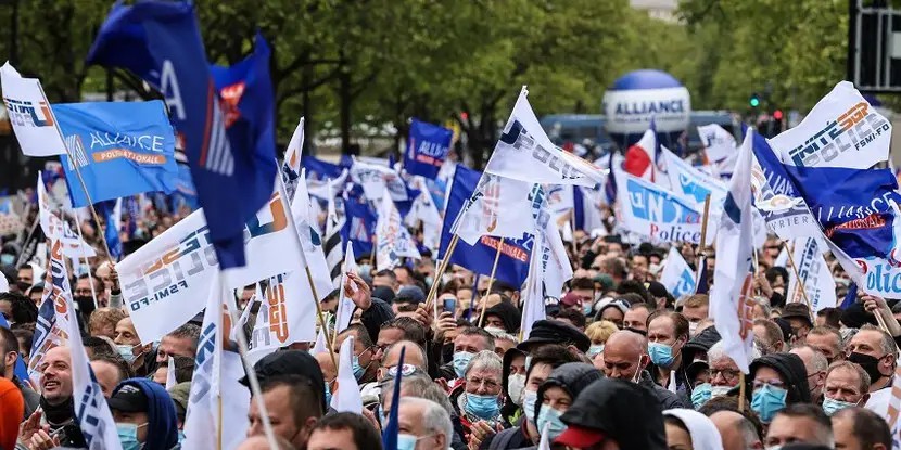 Gérald Darmanin prend le risque d’être téléguidé par les revendications des syndicats